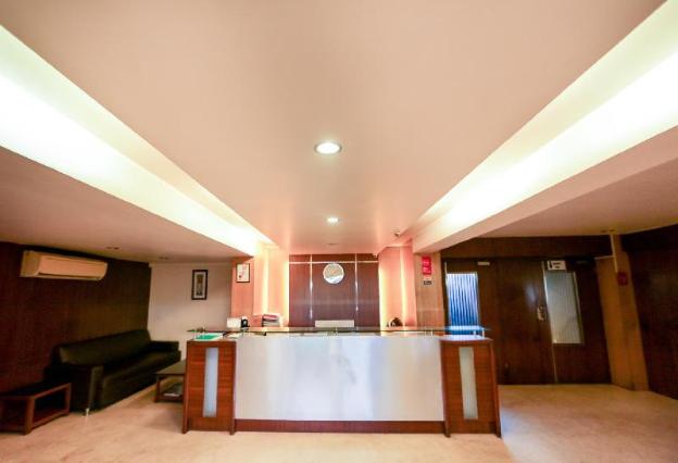 hotel lucky goregaon