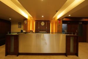 hotel lucky goregaon