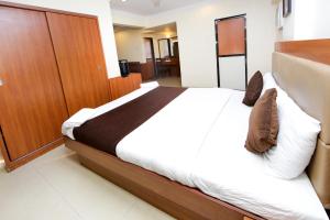 hotel lucky goregaon