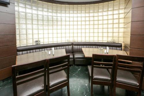 hotel lucky goregaon