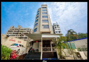 hotel lucky goregaon