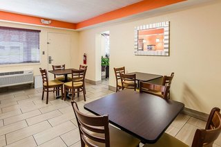 Econo Lodge Near Motor Speedway,Virginia>>Bristol,2 star
