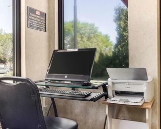 econo lodge grand forks