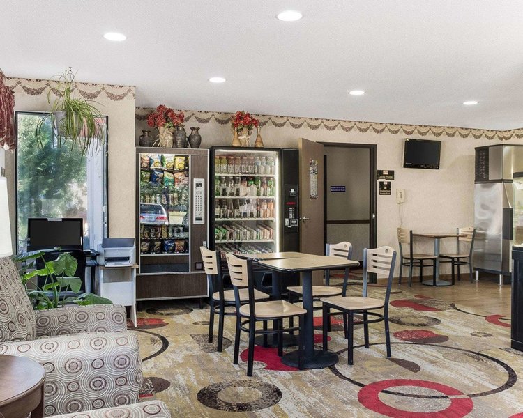 econo lodge grand forks
