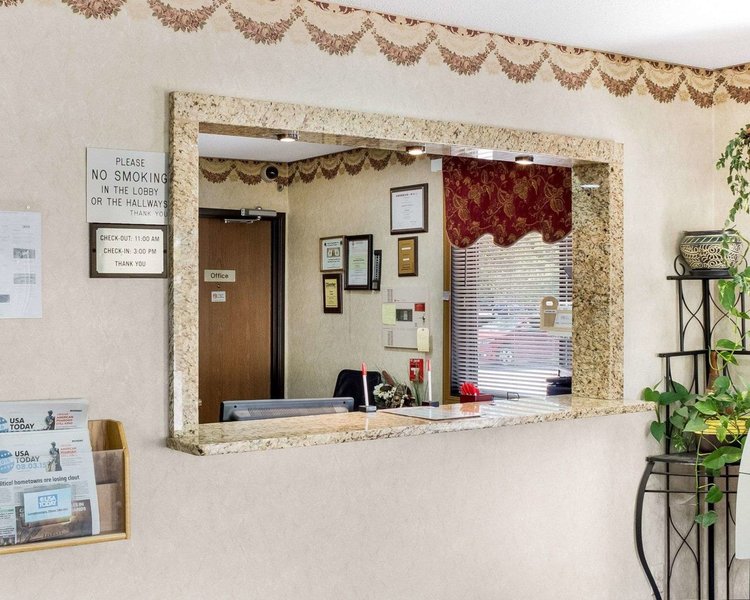 econo lodge grand forks