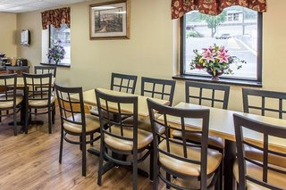 Econo Lodge Inn & Suites Gatlinburg At The Convention Center,Gatlinburg - Pigeon Forge>>Gatlinburg,2 star