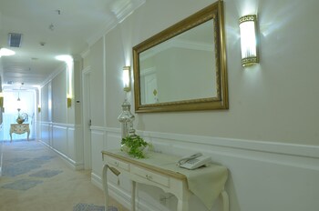 Noor Hotel,Jalan Madura No. 6,4 star