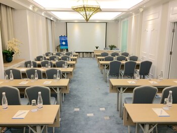 Noor Hotel,Jalan Madura No. 6,4 star