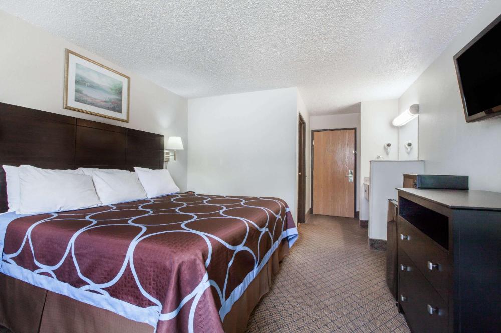 super 8 by wyndham cleveland tx