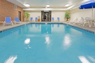 Holiday Inn Express & Suites Kent State University,Cleveland>>Akron,3 star