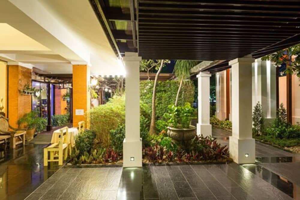 asia hotels group poonpetch chiangmai