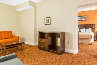 Quality Inn & Suites Middletown - Newport,Newport>>Middletown,3 star