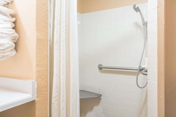 super 8 by wyndham brooklyn center mpls