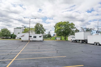 super 8 by wyndham brooklyn center mpls