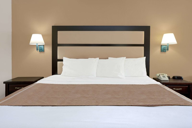 days inn by wyndham macon i 475