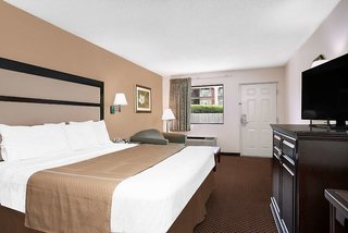 days inn by wyndham macon i 475