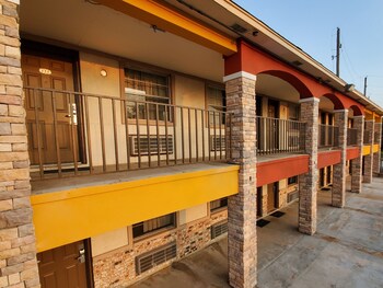 Econo Lodge Inn & Suites,Brookshire>>Austin,3 star