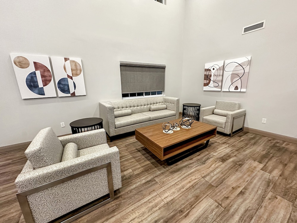 estherville hotel and suites