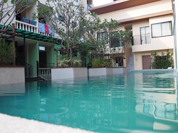 Royal Waves Hotel,,2 star