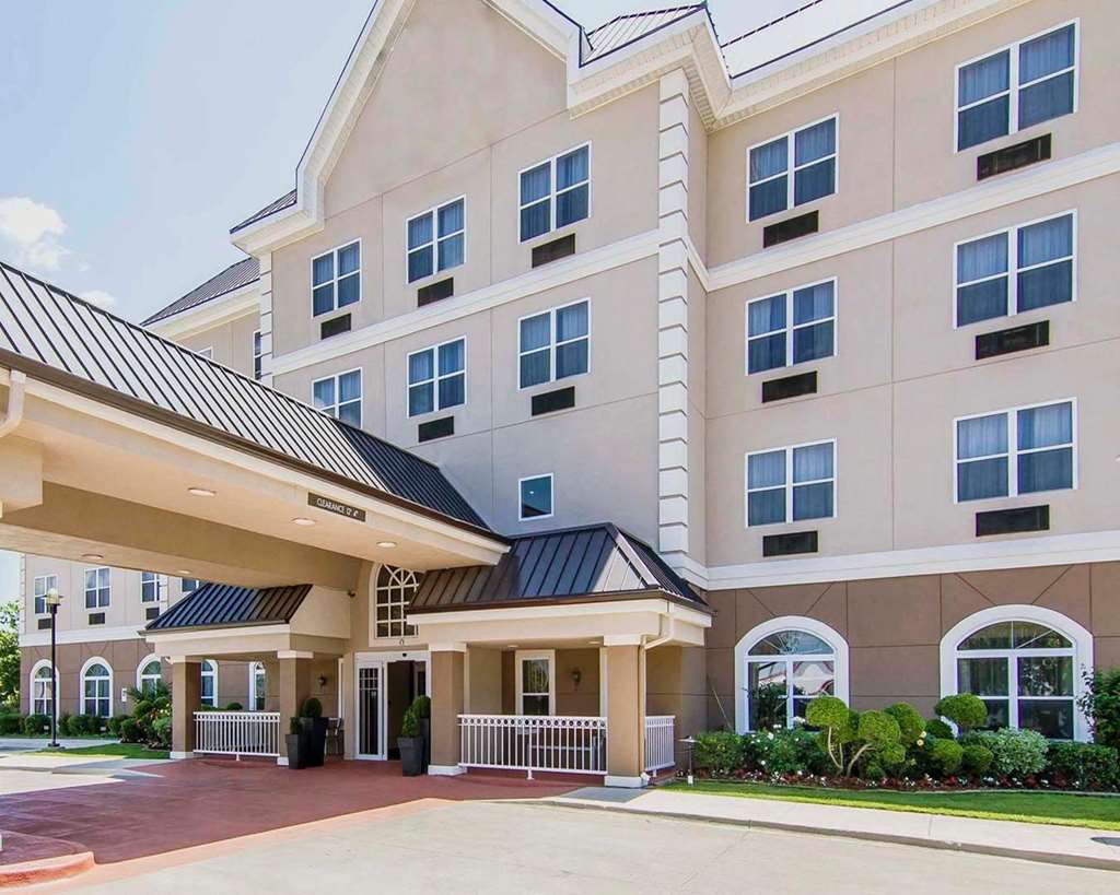 quality inn and suites i 35 e walnut hill