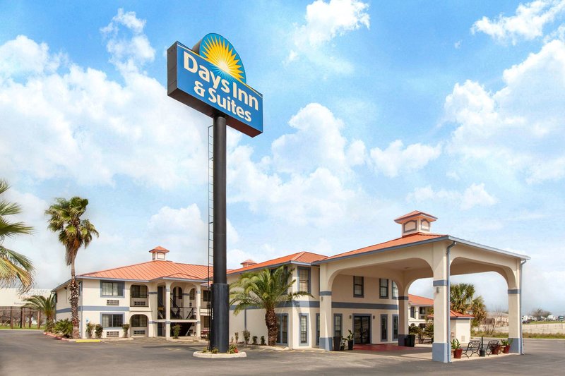 Days Inn & Suites By Wyndham Braunig Lake