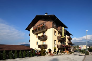 albergo bucaneve