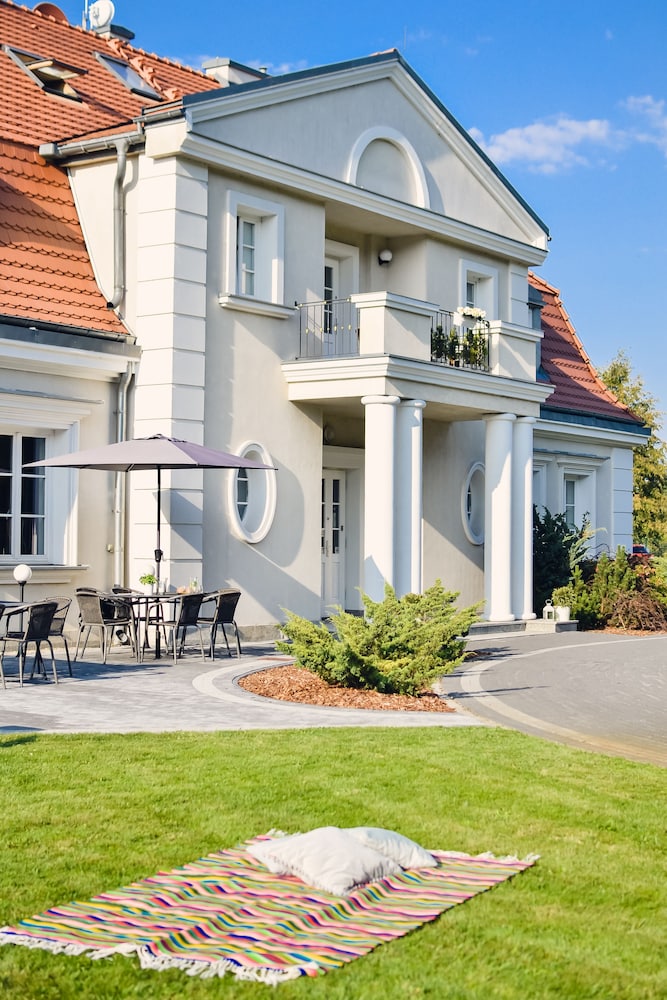 Eco Nieborw,Skierniewice>>Nieborów,3.5 star