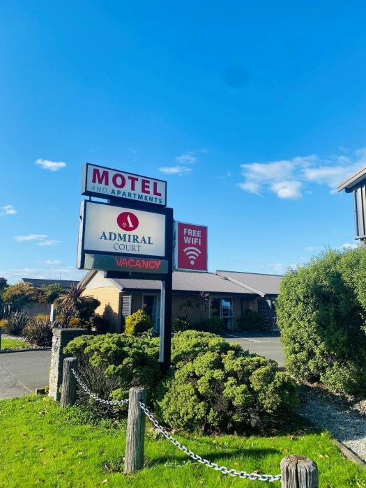 admiral court motel and apartments