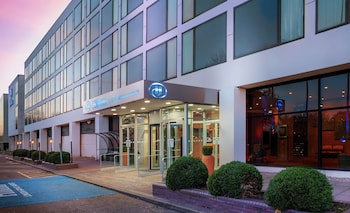 Hilton London Gatwick Airport,Crawley>>Charlwood,4 star
