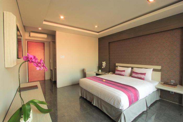 transera kamini legian hotel