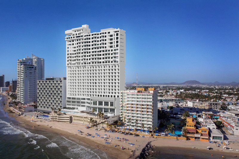 courtyard by marriott mazatlan beach resort