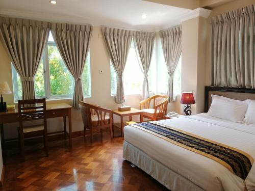 grand laurel hotel