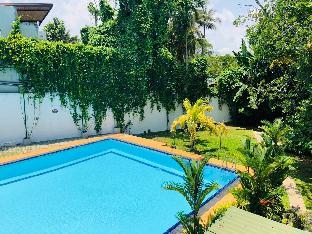 the mangrove cave hotel
