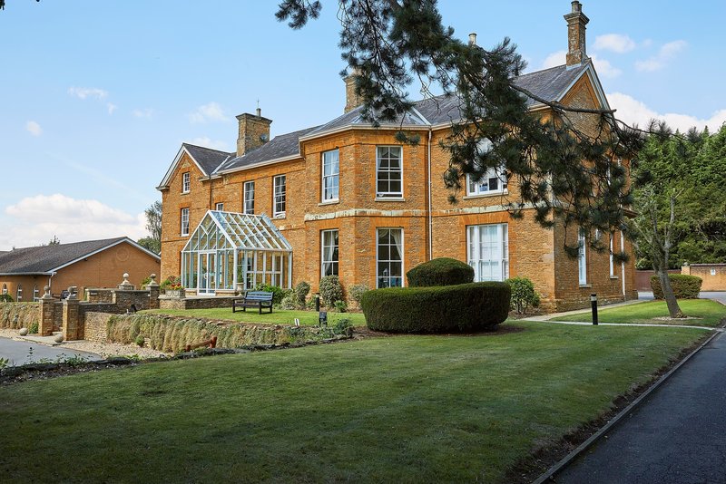 Sedgebrook Hall,Daventry>>Chapel Brampton,4 star
