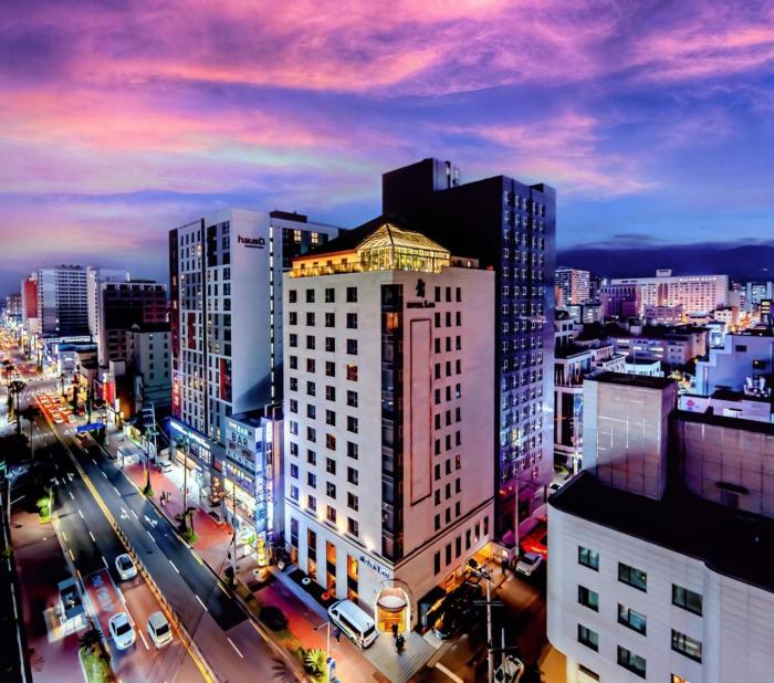 hotel leo