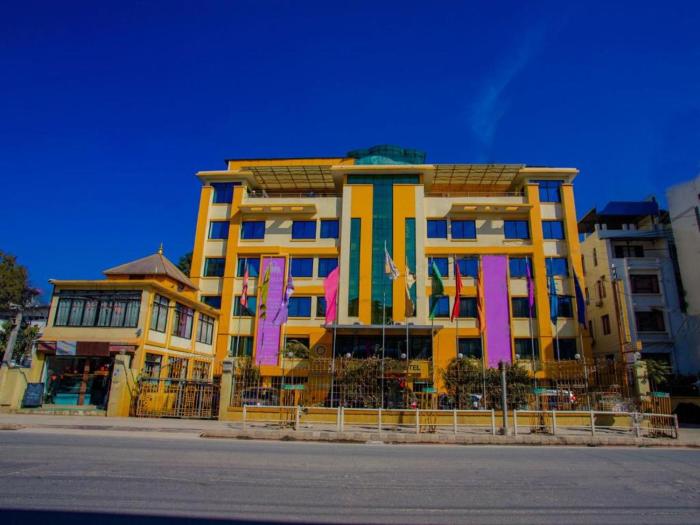 yellow pagoda hotel