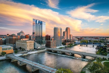 amway grand plaza curio collection by hilton