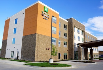 Holiday Inn Express And Suites Omaha Millard Area,Douglas>>Chalco,3 star