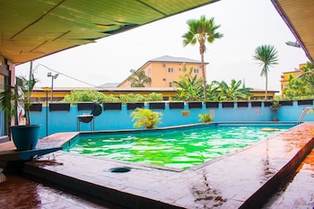 Divine Fountain Agidingbi,Ikeja>>Agege,2 star