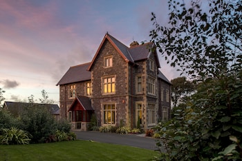 Penrhiw Priory,Pembroke>>Haverfordwest,5 star