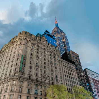 Martinique New York On Broadway, Curio Collection By Hilton,Jersey City>>New York,4 star
