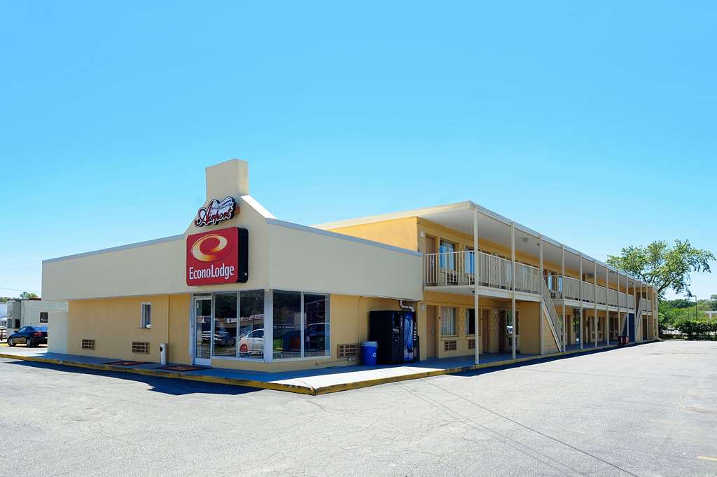 econo lodge airport