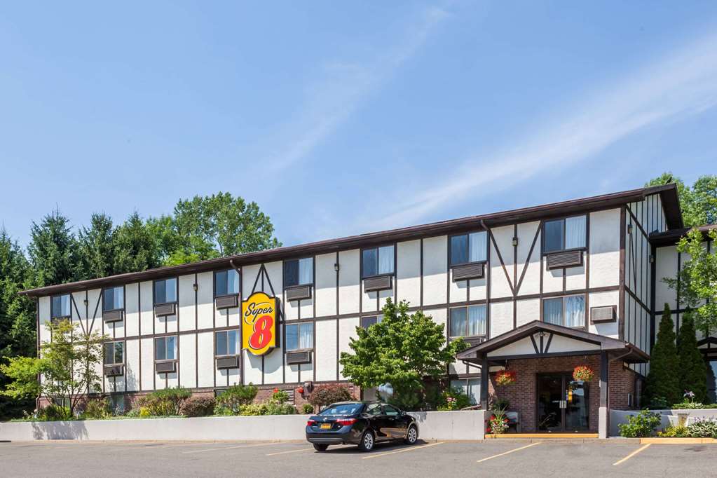 Super 8 By Wyndham Norwich,East Norwich>>Bainbridge,2.5 star