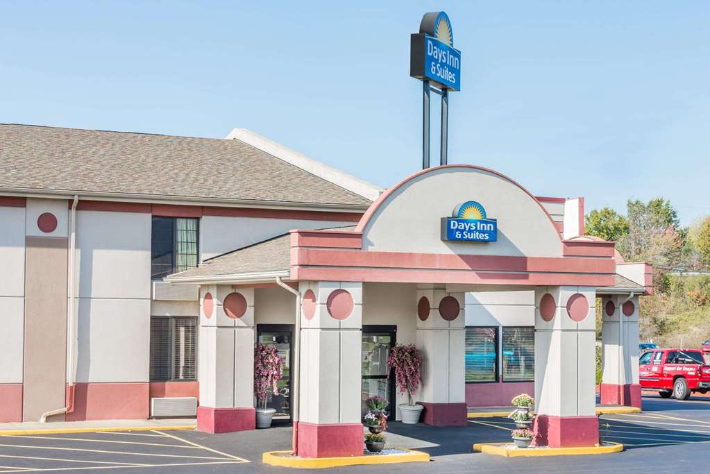 Days Inn & Suites By Wyndham Youngstown / Girard Ohio