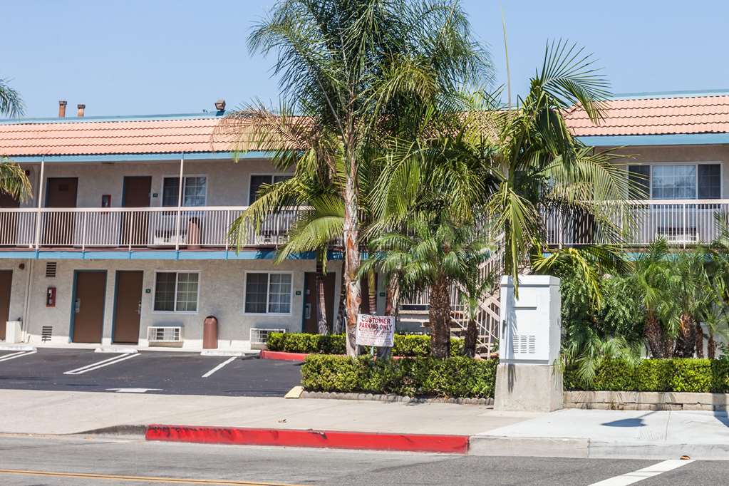 Travelodge By Wyndham Fullerton Near Anaheim,Fullerton>>Anaheim,2 star