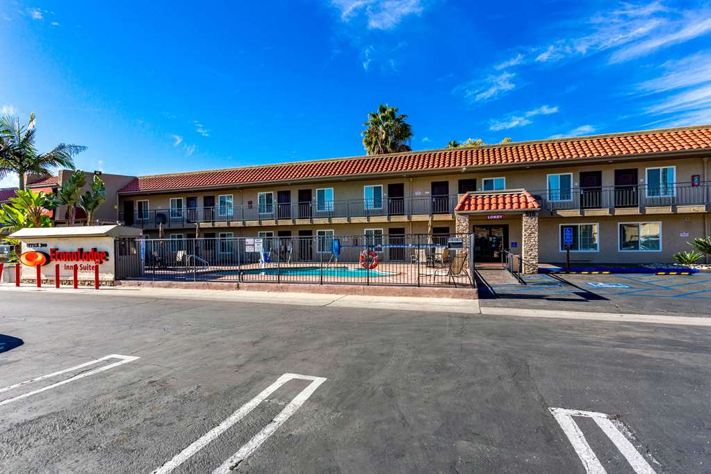 econo lodge inn and suites escondido downtown