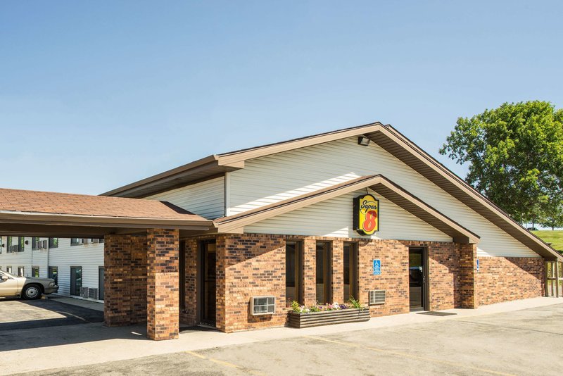Hotel 8,Ottertail>>Fergus Falls,2 star