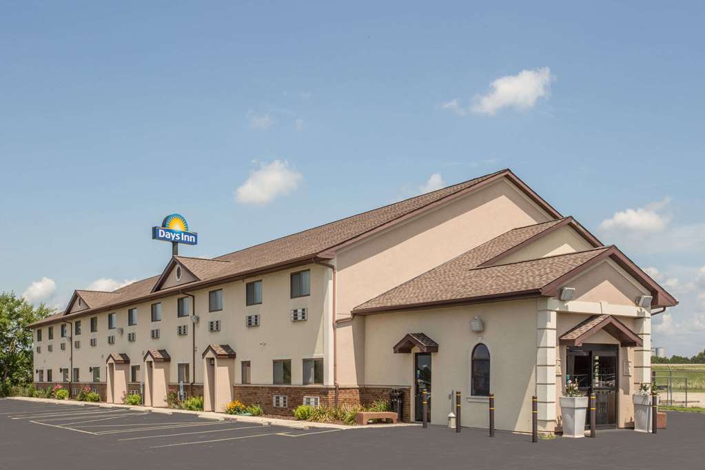 Days Inn By Wyndham Le Roy/Bloomington Southeast