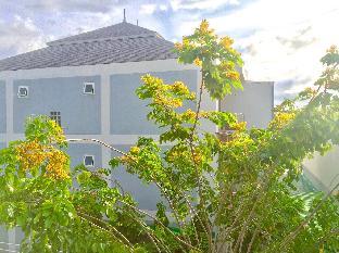 J Holiday Inn,Near Wat Kaew Korawaram,3 star