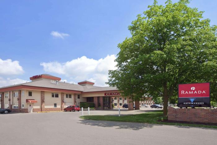 Ramada By Wyndham Saginaw Hotel & Suites